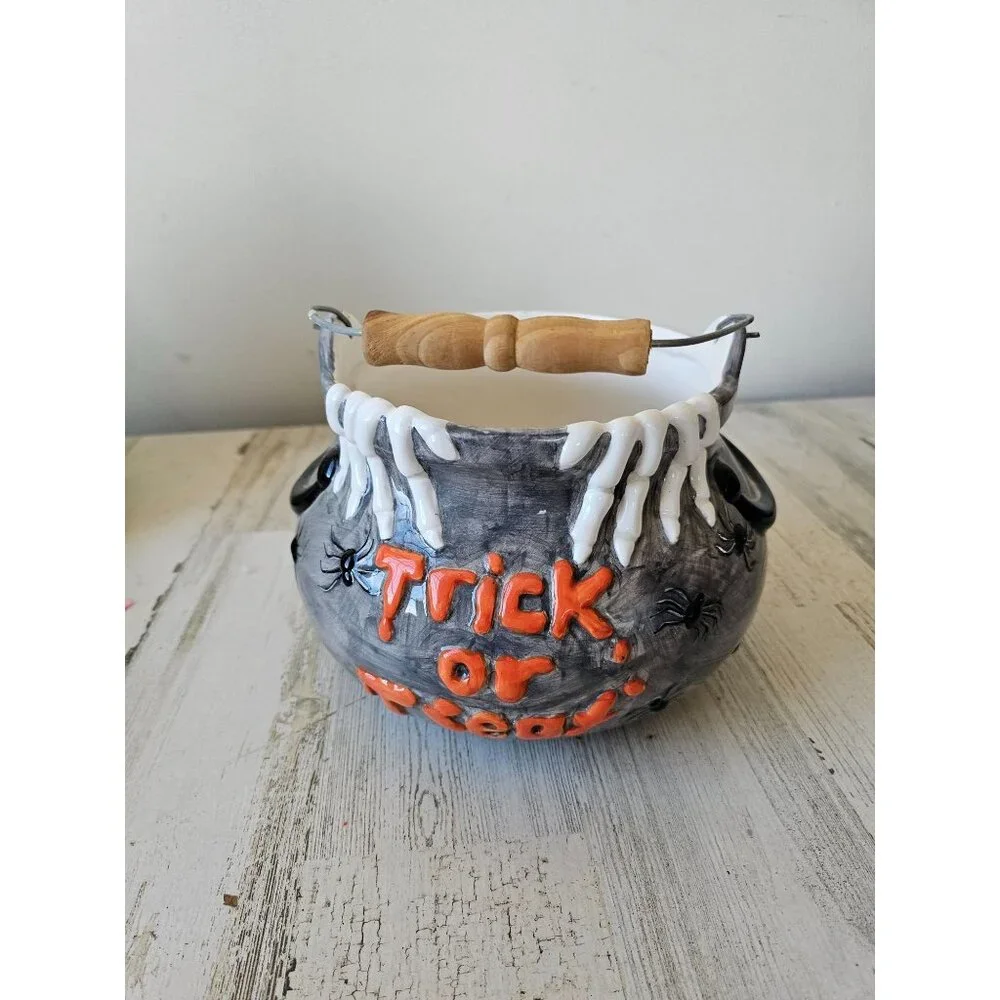 Ceramic‎ trick or treat cauldron bowl Halloween prop vintage